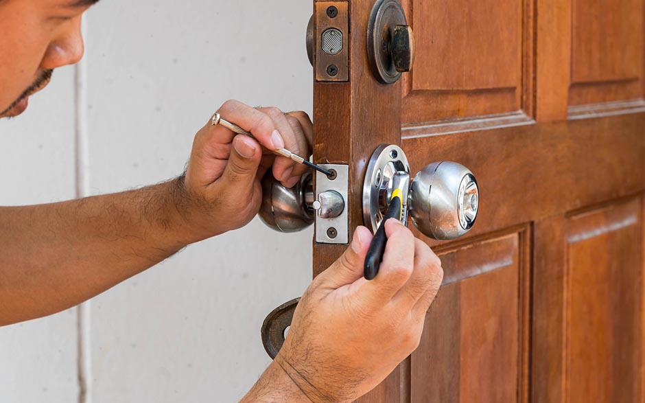 serrure de porte Épône